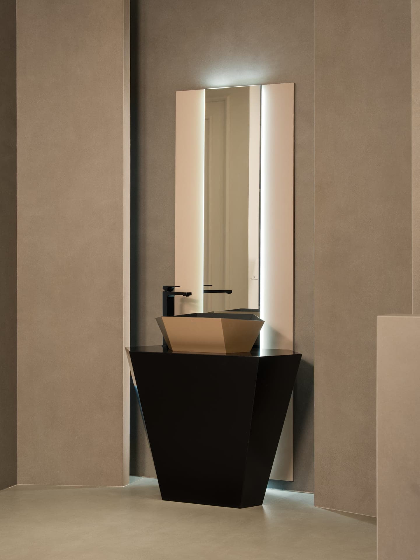 Grande Showroom Photoshoot (image 20)